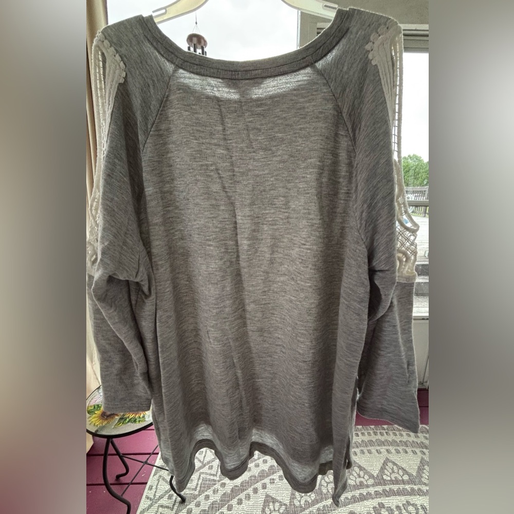 ✨American Eagle sweater with lace detail ✨ - Picture 2 of 4